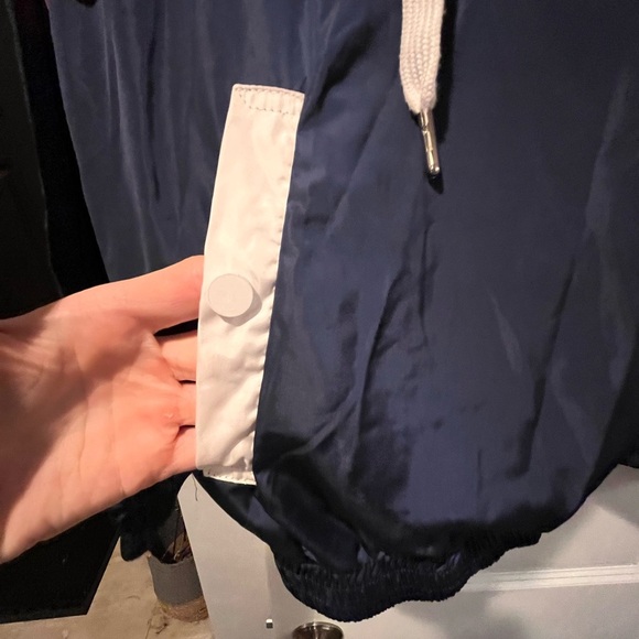 Windbreaker - Large - Picture 3 of 6